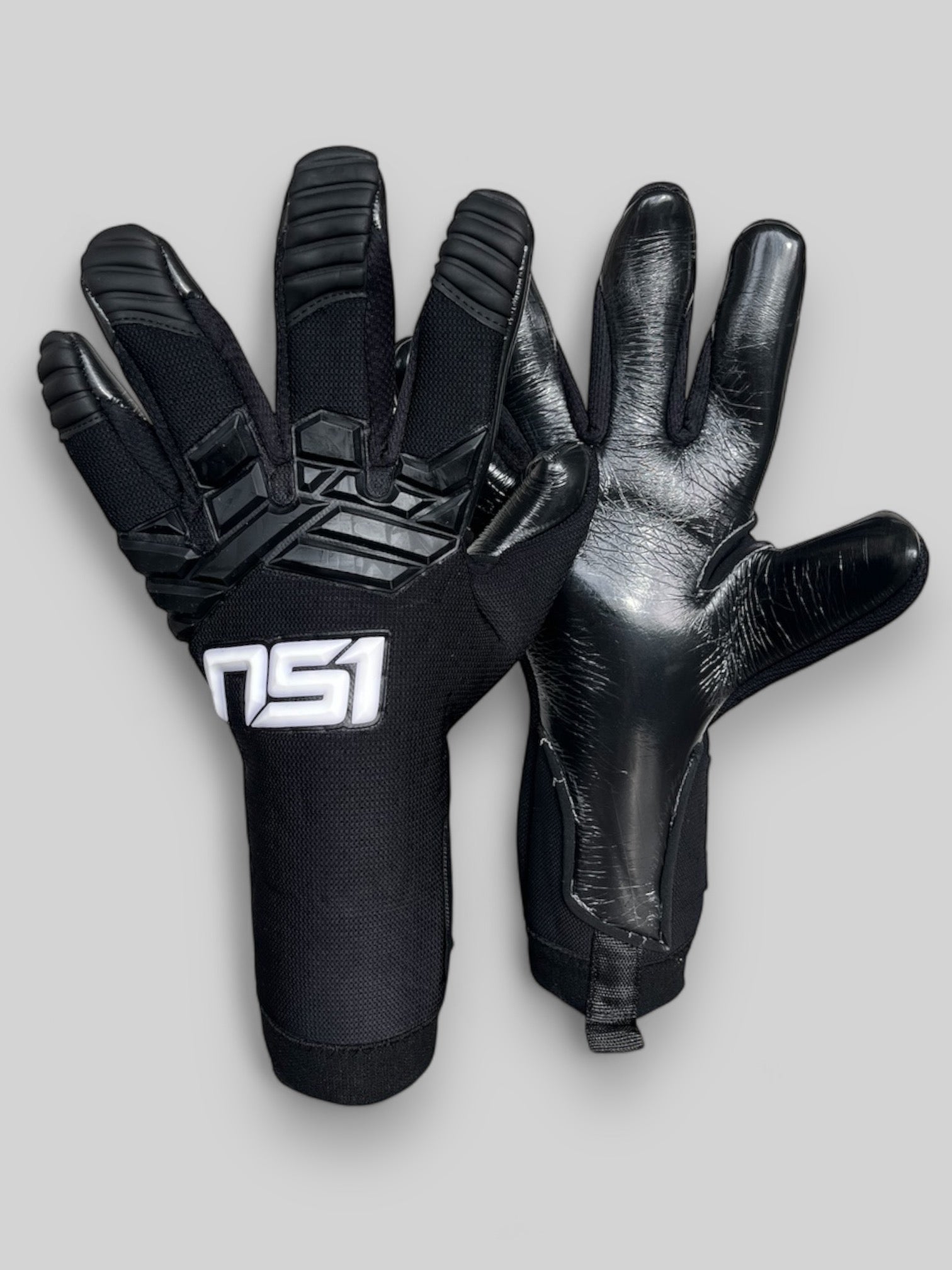Chromatic Elite - Black - Professional Goalkeeper Gloves 1