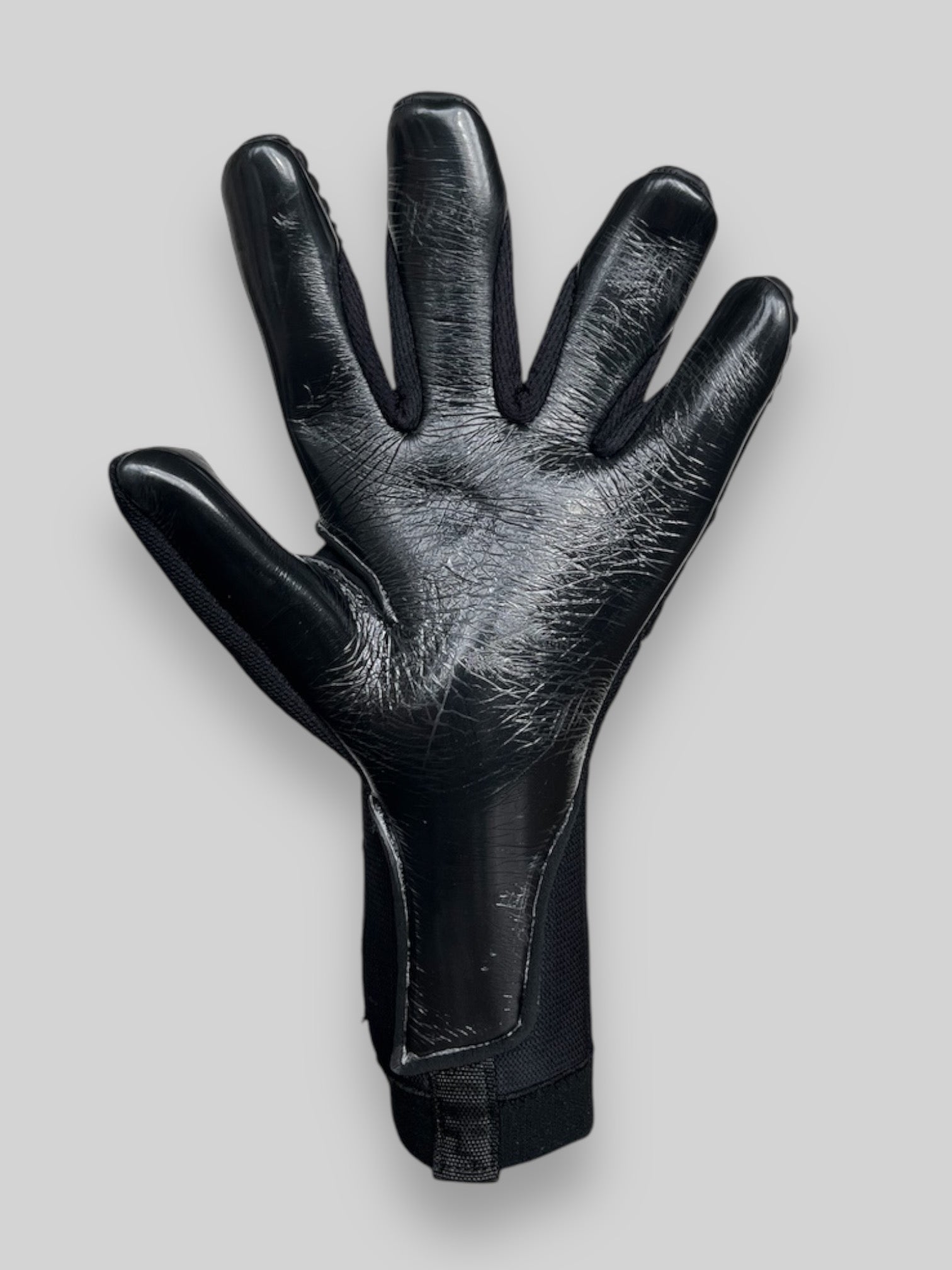 Chromatic Elite - Black - Professional Goalkeeper Gloves 4