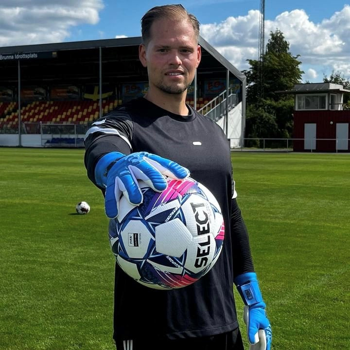 Chromatic Elite - Blue - Professional Goalkeeper Gloves 5
