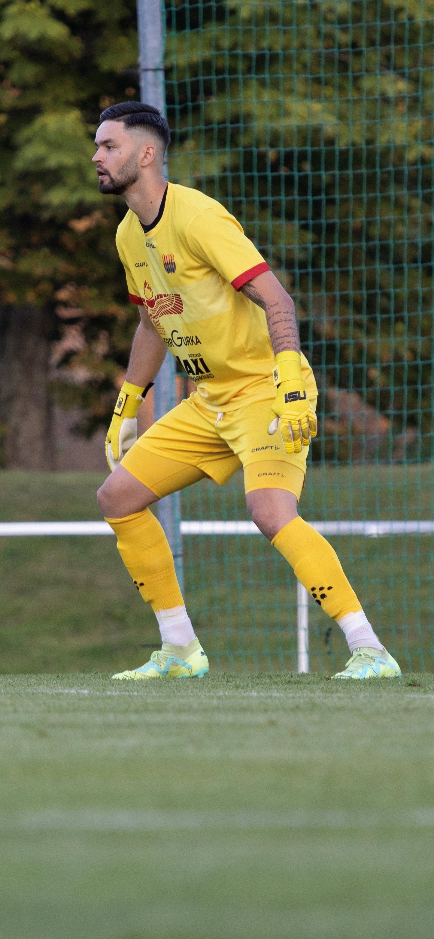 goalkeeper gloves