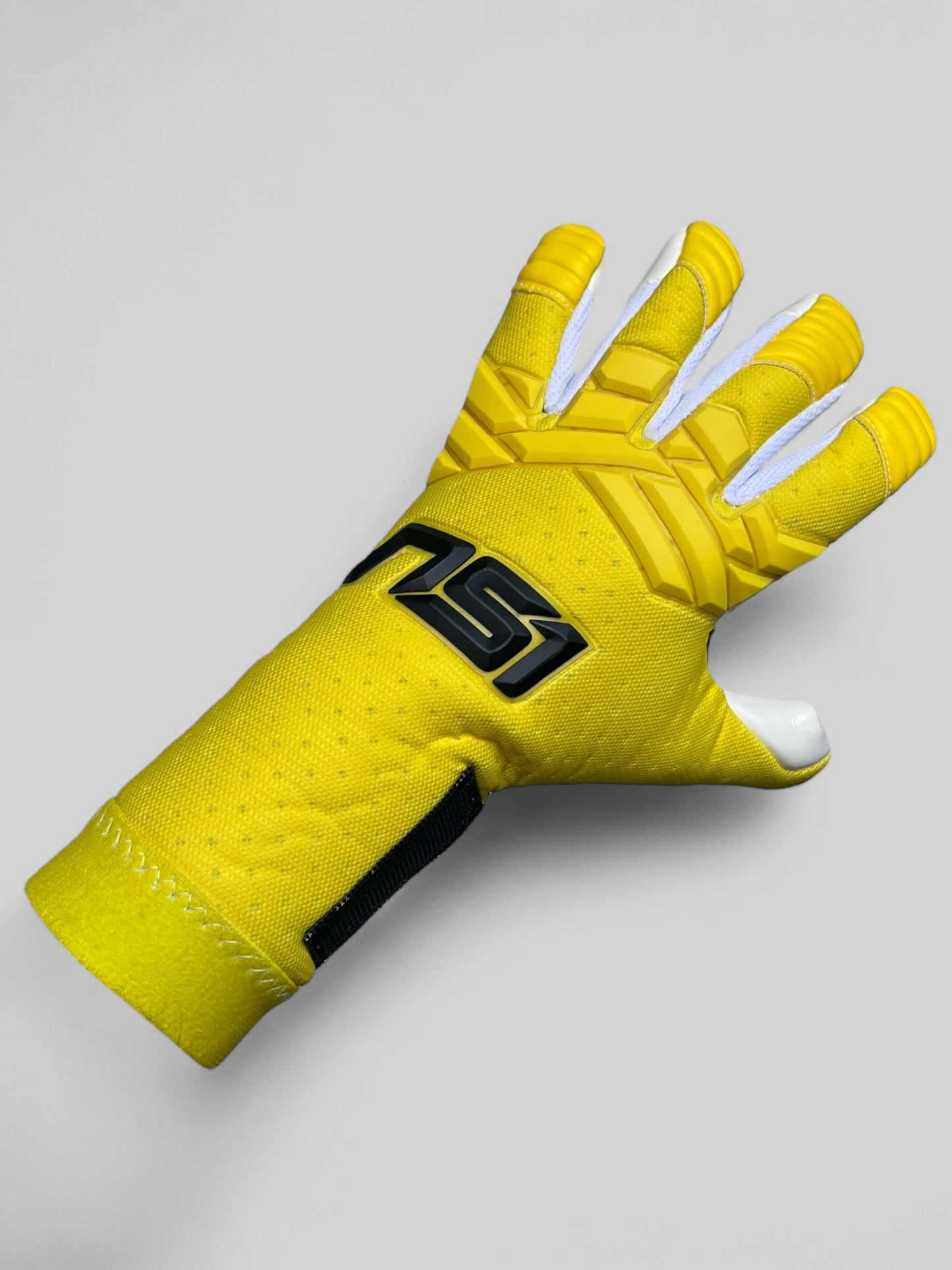 goalkeeper gloves
